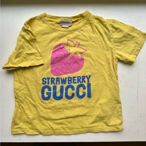 Gucci kids tshirt with a strawberry logo, size 6 (120/60)